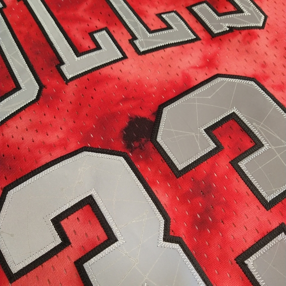 Medium Mitchell & Ness Scottie Pippen Chicago Bulls 97-98 Galaxy Swingman Jersey - Picture 2 of 9
